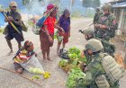 Satgas Yonif 631/Antang Borong Hasil Kebun Mama Papua di Sugapa, Ekonomi Warga Intan Jaya Terbantu