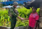 Satgas Yonif 631/Atg Eratkan Hubungan dengan Warga Papua Melalui Bhakti TNI